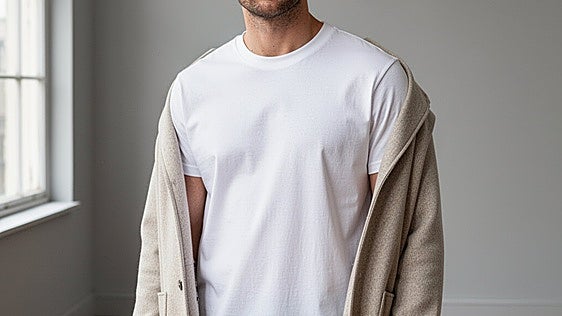 Las mejores camisetas básicas de hombre que no pueden faltar en tu armario