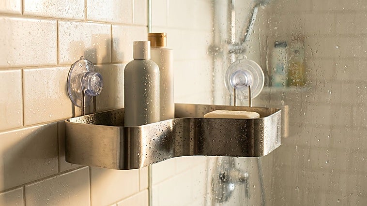 Ordena tu baño sin necesidad de taladrar con estas estanterías para ducha y lavabo