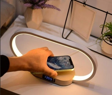 No te pierdas estas lámparas que además de luz, permiten cargar tu móvil