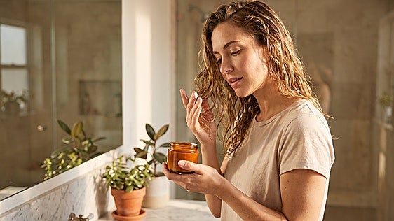 Repara las puntas abiertas y dale más brillo  a tu cabello con estas mascarillas de keratina