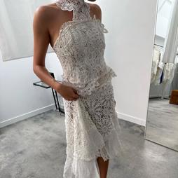 De hacerse un top con manteles a un vestido de novia con sábanas: la moda de recuperar los tejidos de nuestras abuelas