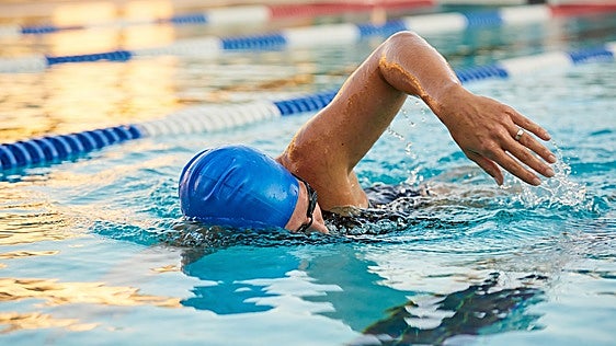 Los mejores gorros y gafas de piscina para nadadores habituales