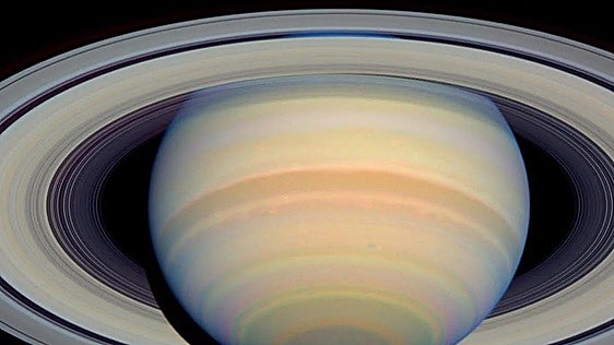 El extraño cielo de Saturno