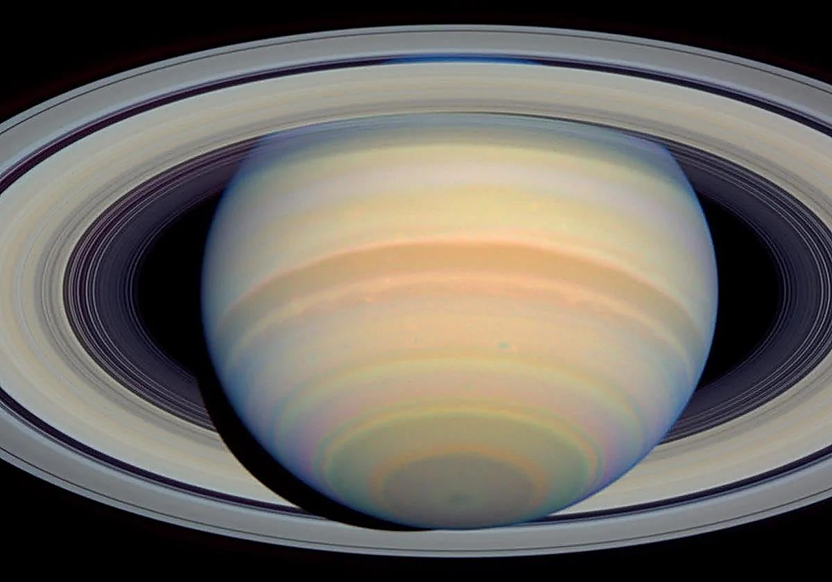 El extraño cielo de Saturno
