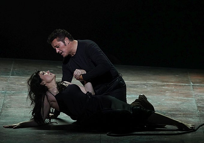 Una de las trágicas escenas de la ópera de Verdi