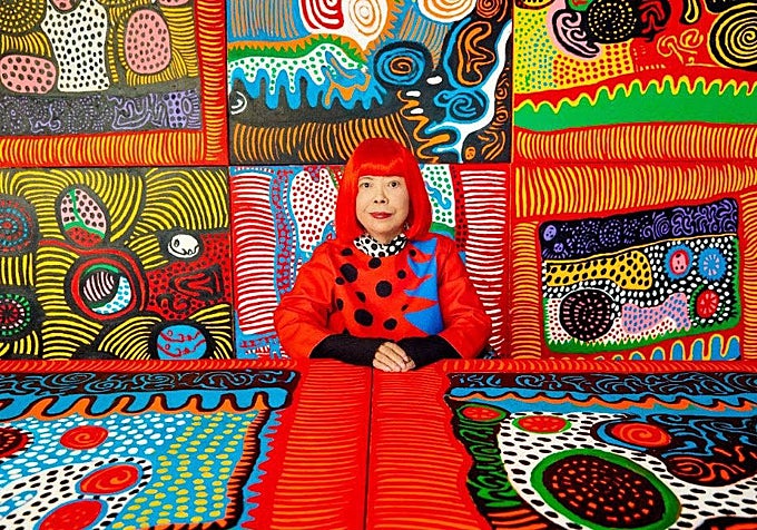 Kusama, ante algunas de sus composiciones.