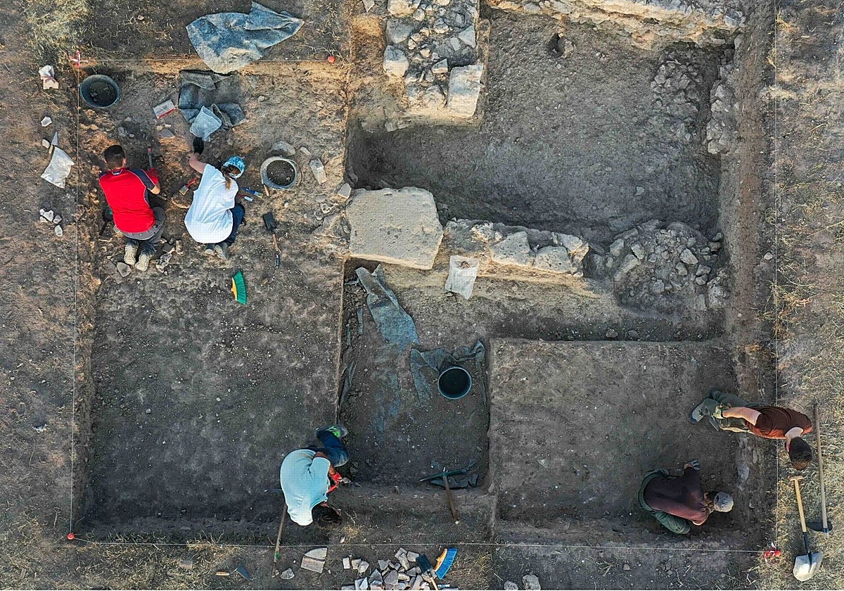 Excavación de la cocina de época romana en Sasamón.