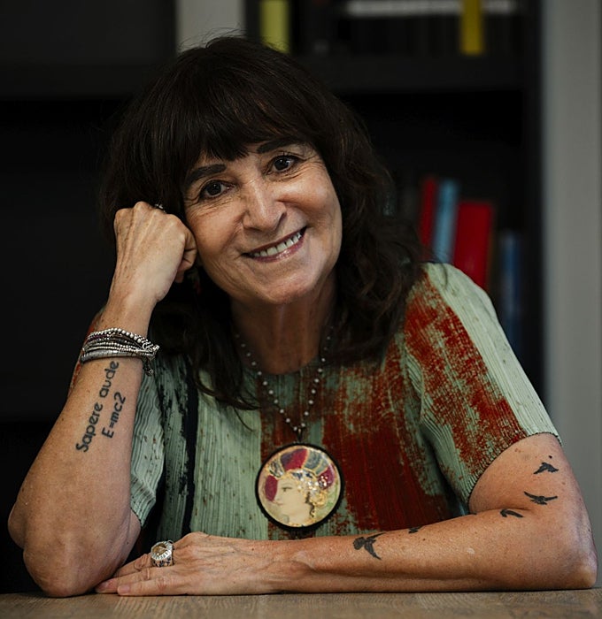 Rosa Montero en la sede de su editorial