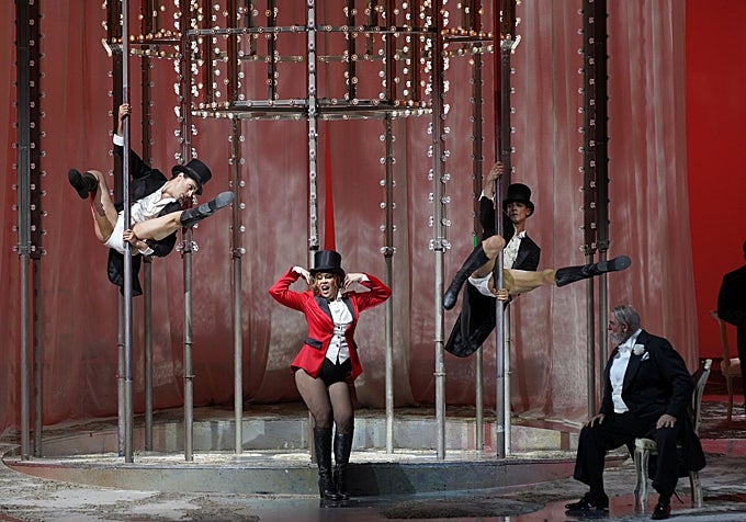 Sondra Radvanovsky (Manon Lescaut) y Pietro Spagnoli (Geronte di Ravoir).