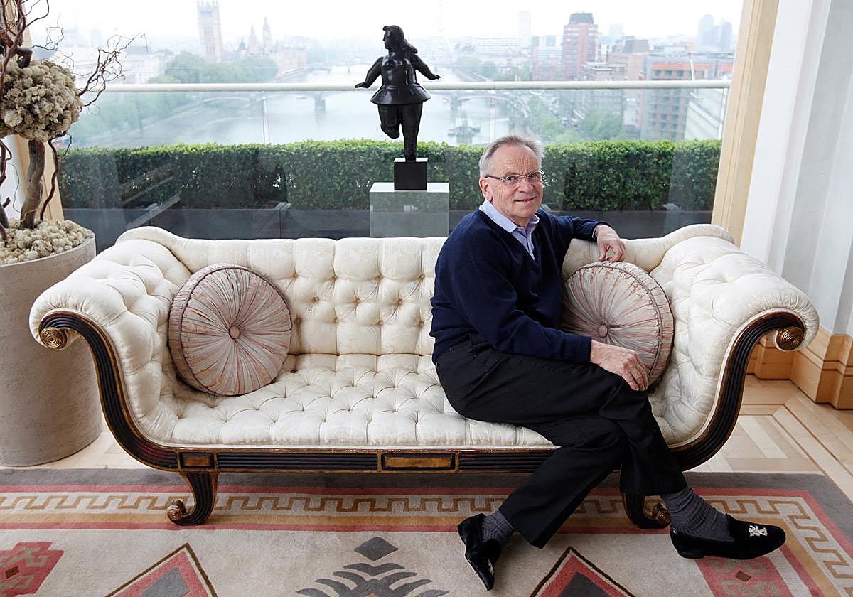 Muere Jeffrey Archer, el novelista superventas que conquistó las librerías, el Parlamento y acabó en prisión