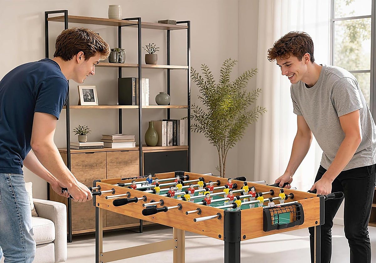 Si eres futbolero y te gusta reunir a amigos en casa, necesitas uno de estos futbolines