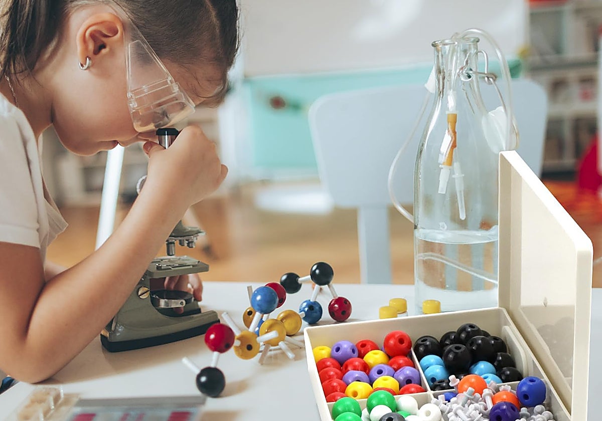 Introduce a los peques en el mundo de la ciencia con estos kits de experimentos científicos para hacer en casa