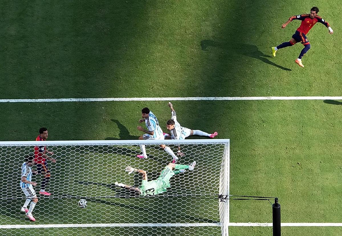 Vídeo resumen y goles del España-Argentina (1-0)