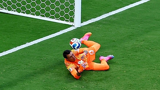 Baena se aprovecha de un nuevo error de Muslera para lucirse ante Valverde
