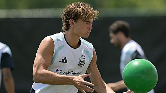 El Como cierra la compra de Nico Paz