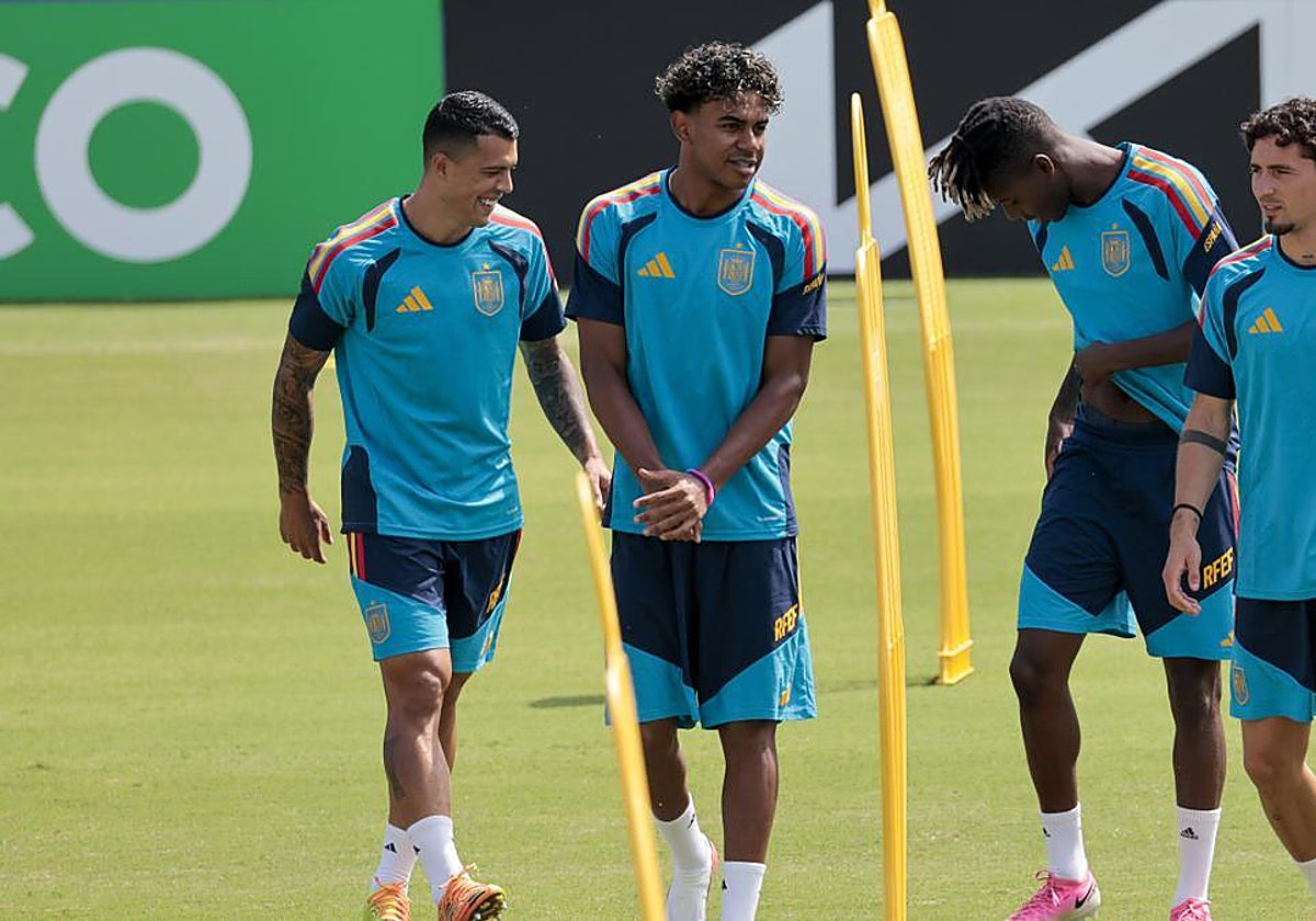 Nico vuelve al grupo y De la Fuente dice que podría jugar ante Portugal
