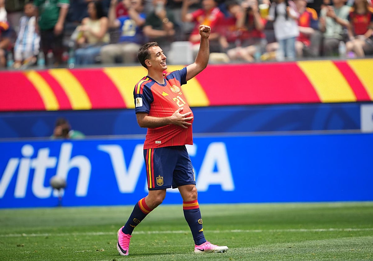 Mikel Oyarzabal celebra uno de sus dos goles a Austria.