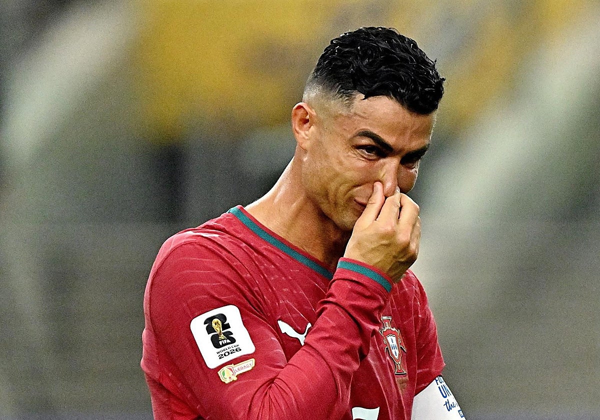 Cristiano llora tras la derrota de Portugal ante España.