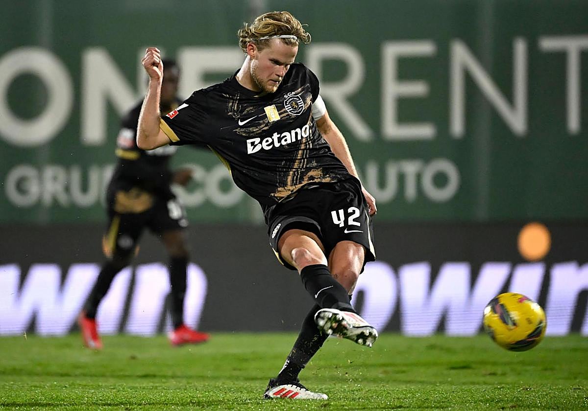 Morten Hjulmand, durante un partido con el Sporting de Portugal.