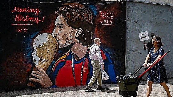 Vandalizan el mural de Ferran Torres recién estrenado en Barcelona: «Queremos selecciones catalanas»