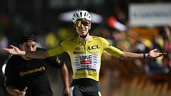 La gloria alienta a Pogacar y firma una victoria memorable en el Alpe d'Huez