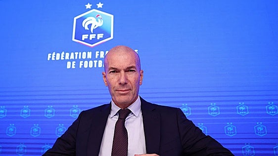 Francia entrega el banquillo a su leyenda Zizou