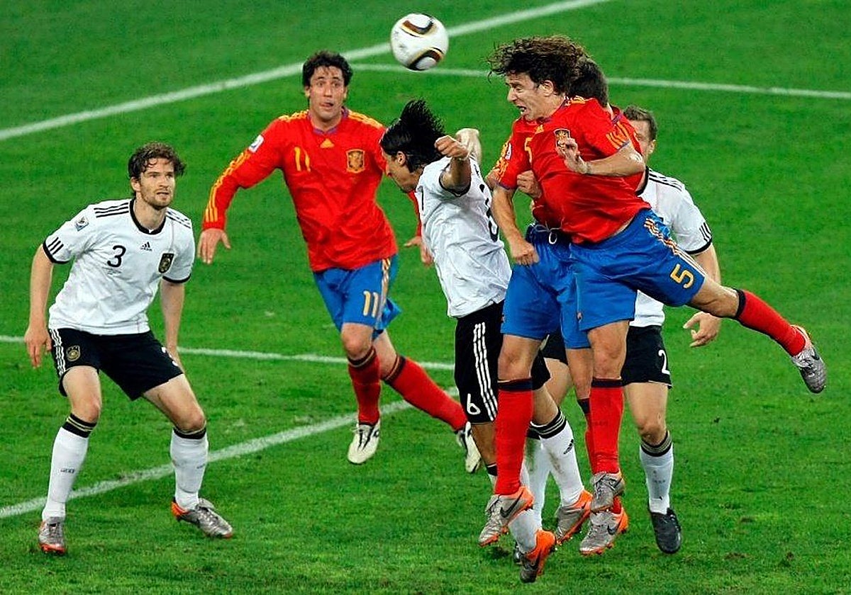 El mítico gol de cabeza de Carles Puyol en las semifinales del Mundial 2010.