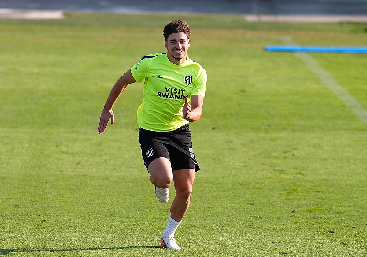 Julián Álvarez, durante el entrenamiento del Atlético este lunes.