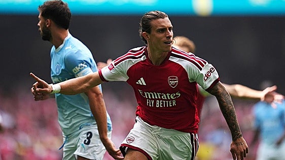 El Arsenal barre al City en la Community Shield