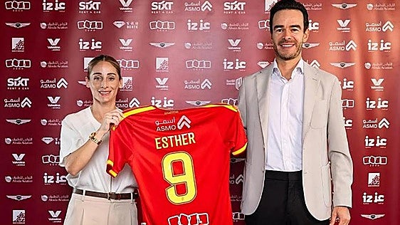 Esther González borra las fotos con su mujer y su hijo tras fichar por un club de Arabia Saudí