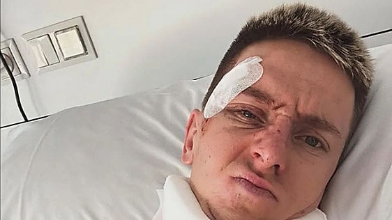 Pogacar comparte la primera fotografía tras su accidente en La Vuelta