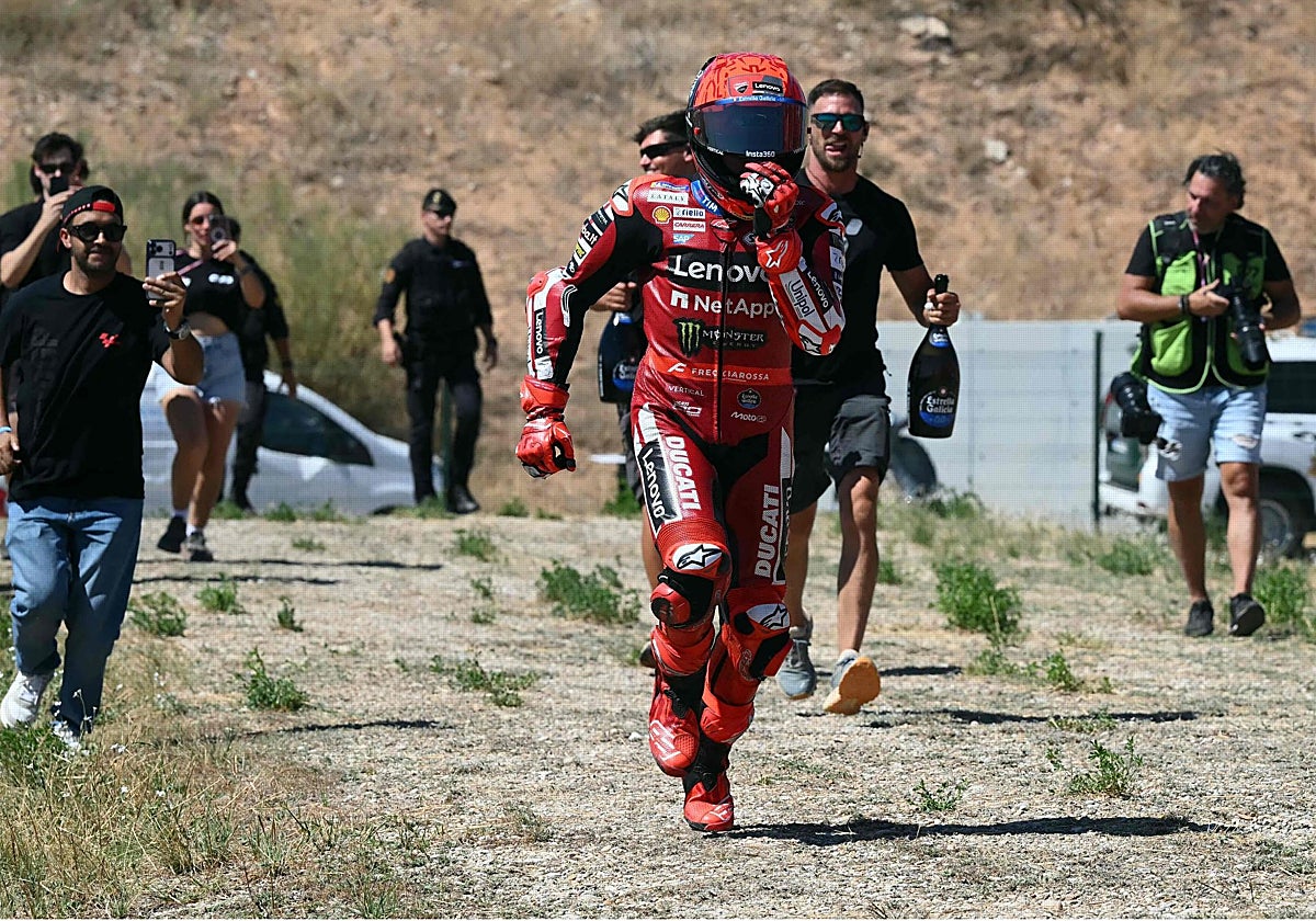 Marc Márquez celebra su triunfo en la carrera de Aragón.