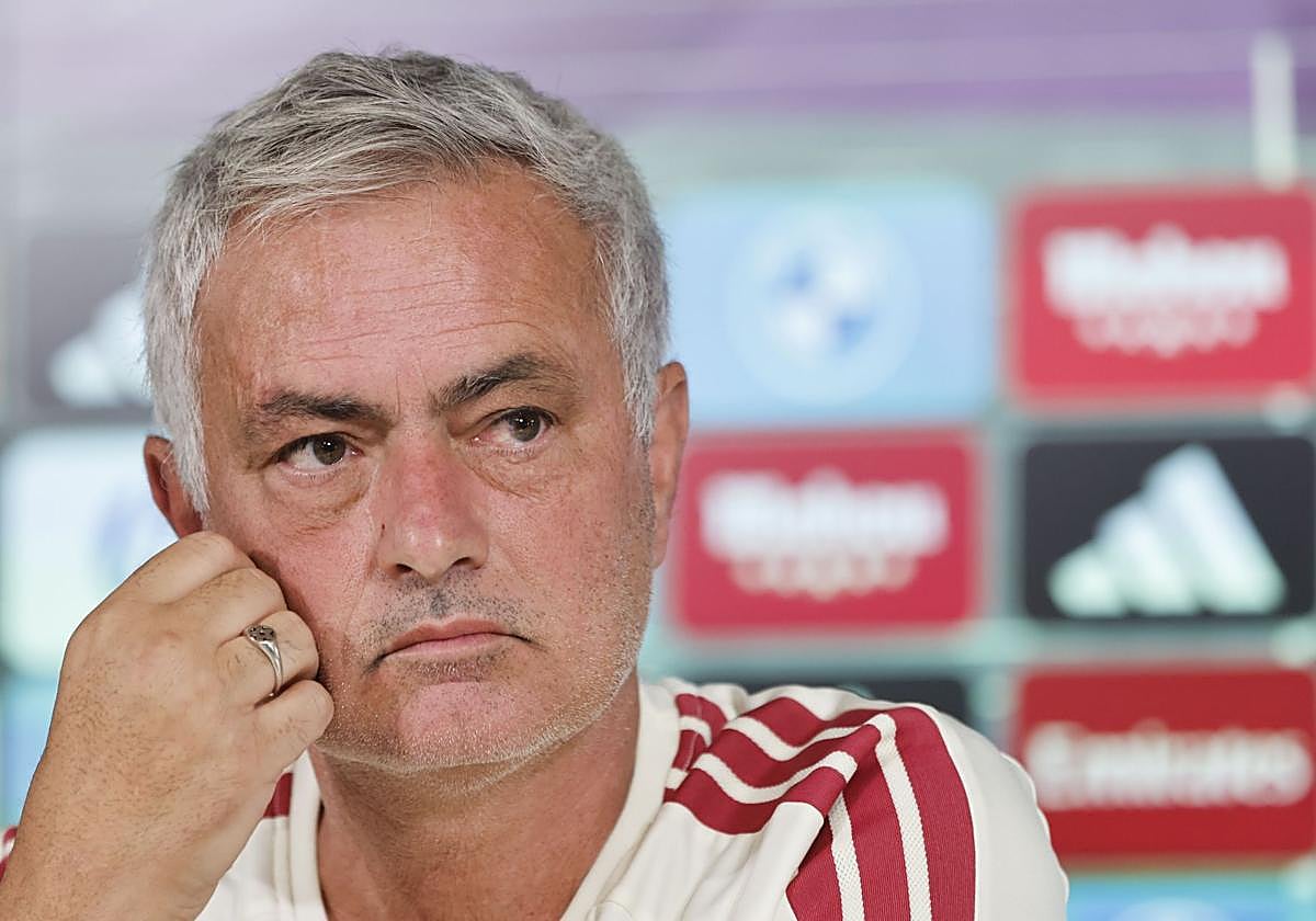 Mourinho quiere al Vinicius de febrero y lanza un dardo: «¿Ninguna pregunta sobre los penaltis? Es extraño, ¿no?»