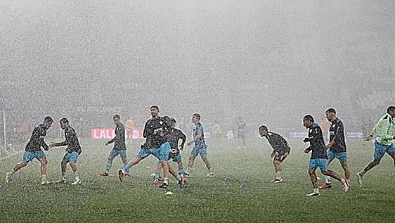 La Liga suspende el Levante-Athletic cuando ya había calles de Valencia anegadas por la tromba de agua