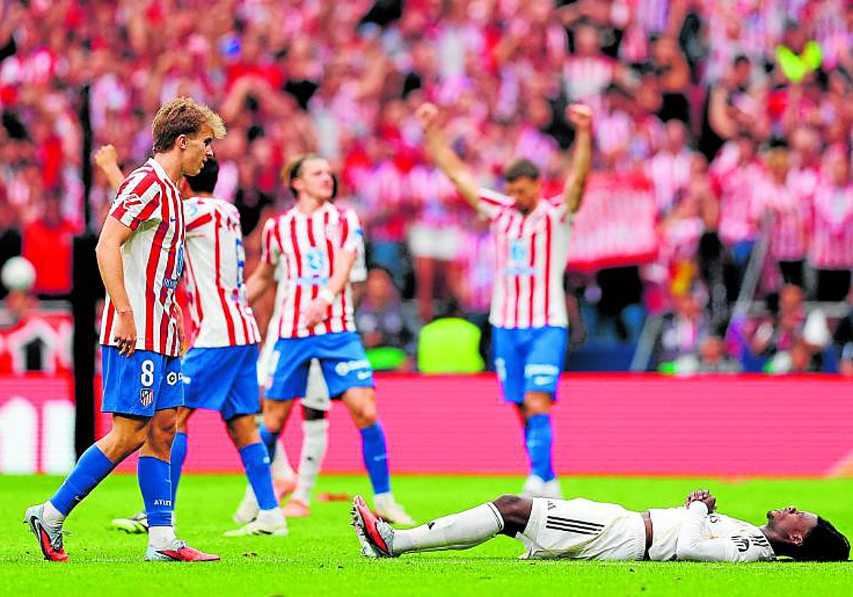 Imagen del partido entre el Atlético de Madrid y el Real Madrid en la pasada temporada.