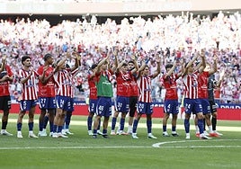 Los jugadores del Atlético de Madrid saludan a su afición en el estadio Riyadh Air Metropolitano.