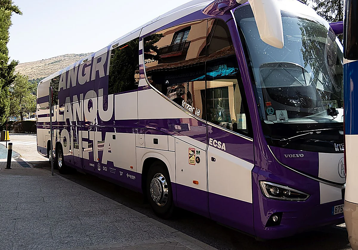 Un menor marroquí cruza el Estrecho oculto en el autobús del Real Valladolid