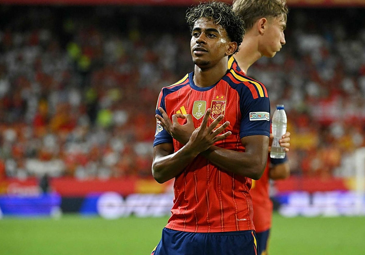 Lamine Yamal celebra uno de sus dos goles ante Croacia.