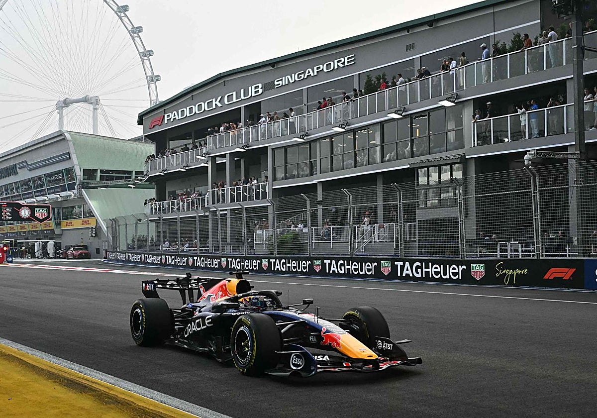 Verstappen beats Russell to take Singapore sprint pole