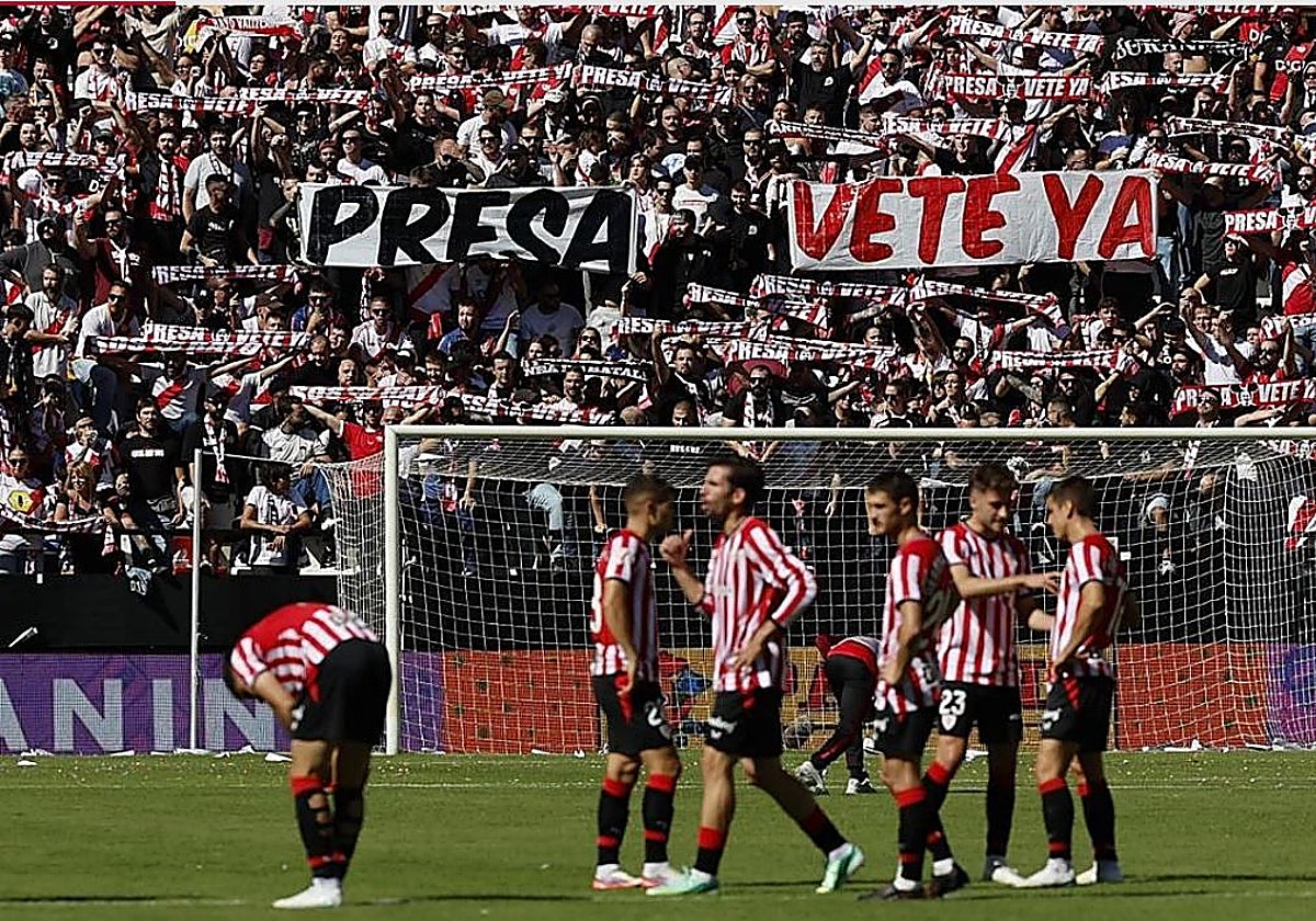 Rayo Vallecano vs Athletic Club Suspended After Fan Protests Against President Raúl Martín Presa