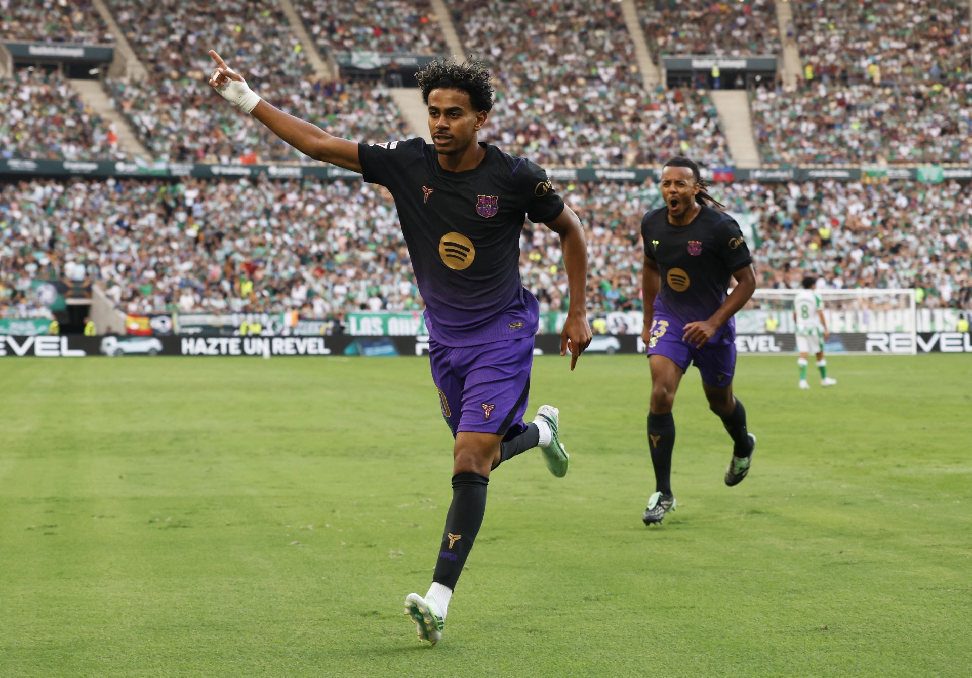 Hansi Flick's Barcelona matches historic Real Madrid start record