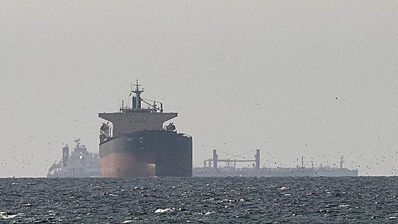 El petróleo cae a mínimos desde que estalló la guerra en Irán