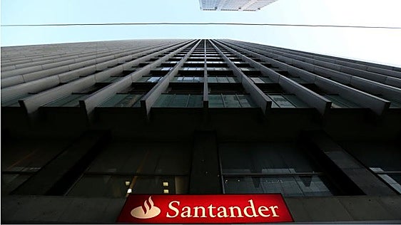 Los sindicatos abren un pulso con el Santander por las condiciones de las prejubilaciones