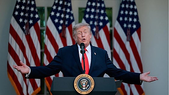 Trump amenaza a Europa con aranceles del 100% si gravan a las tecnológicas de EE UU