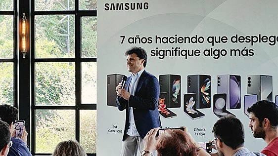 Samsung prevé un crecimiento de ventas de móviles plegables del 65% este año