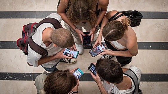 Telefónica y Digi polarizan la batalla por los clientes móviles en España