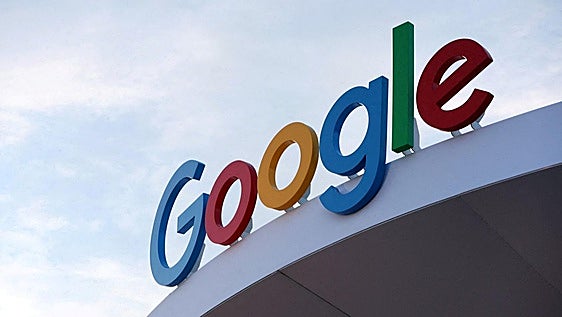 Bruselas impone una multa de 890 millones a Google por prácticas contra la competencia