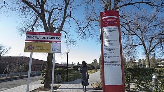 Los trabajadores extranjeros y con doble nacionalidad copan ya un 75% de los nuevos empleos