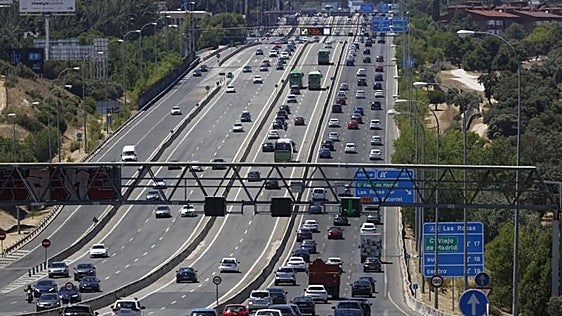 Los carburantes se disparan un 15% este mes y convierten la operación salida en la más cara desde 2022