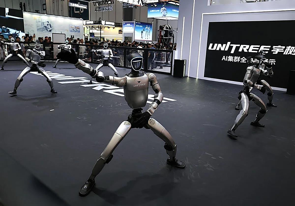 Los robots humanoides de China enloquecen la Bolsa en un debut histórico